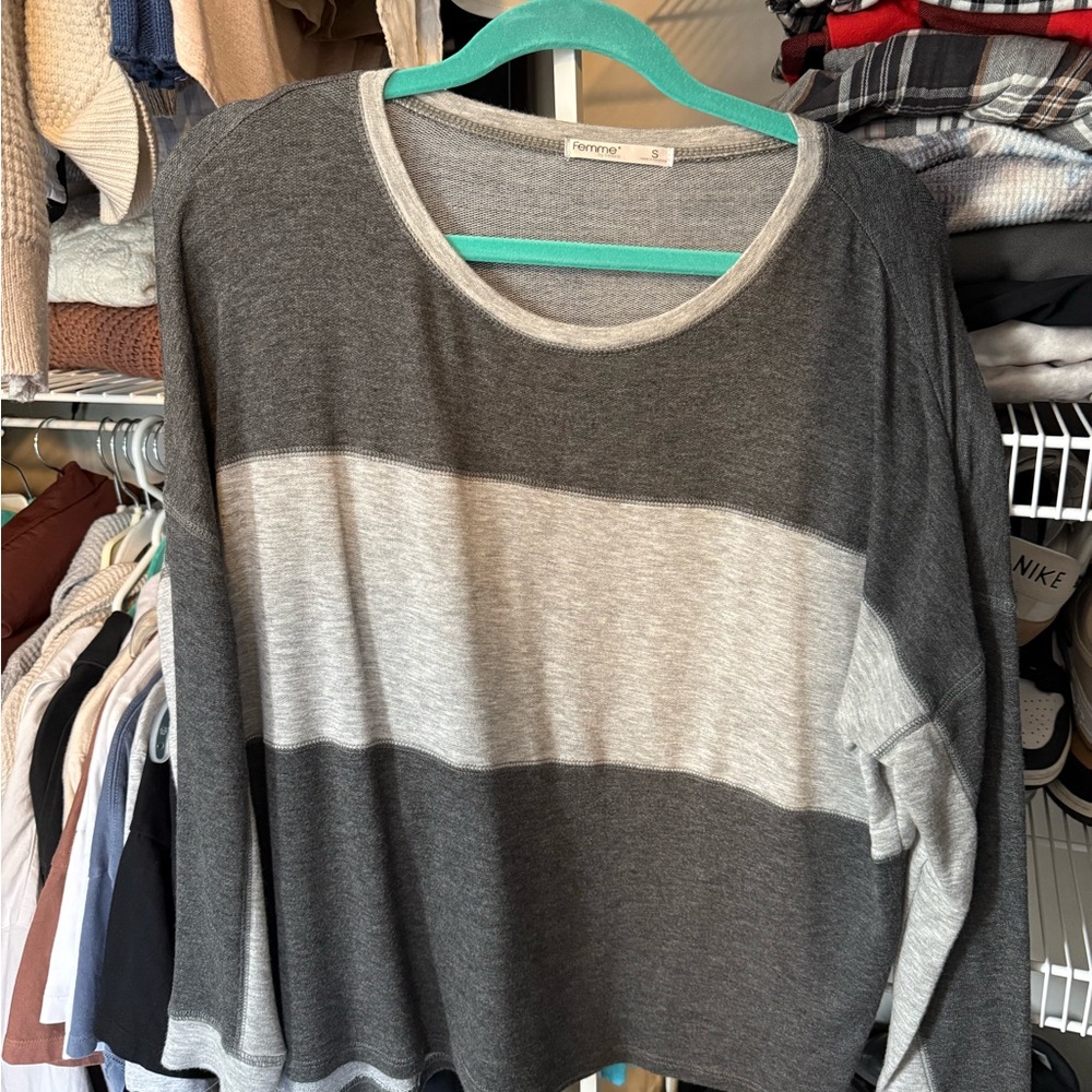 Tresics Heather Gray Long Sleeve Top